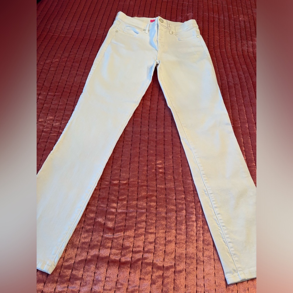 Women’s white Lilly Pulitzer straight legs jeans